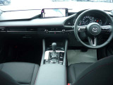 ◆チルトステアリング◆ドライバーのさまざまな体格に応じて適切な運転姿勢を取りやすいよう、ハンドルの高さを調整できます◆