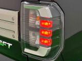 視認性と個性を演出するリヤコンビネーションランプ(LEDストップランプ)
