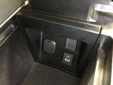 センターコンソールボックス内には、ディスプレイオーディオ用USB入力端子(Type-C)が設置されています。動画・音楽再生だけでなく、給電機能も付いています。