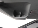 ボトルホルダー ドアの内側部分にボトルを入れるスペースがあります。