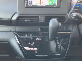 ◆オートエアコン◆車内に取り込む外気をキレイにして、安心おでかけ!操作性と視認性に優れたタッチパネル式です!凹凸が少なく、お掃除が楽にできます!
