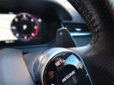 ◆ステアリングパドルシフト『ステアリング裏に備え付けられたパドルによりシフトチェンジを意のままに。スポーティな走りをお求めの方へ。』
