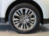 純正のアルミホイール装着車です。タイヤサイズは225/55R19です。