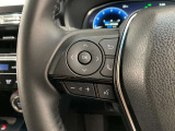 運転中、オーディオの操作をしてて、ハッとしたことはありませんか?ステアリングスイッチは、運転中でもハンドルでオーディオの操作が可能です。安全なドライブをサポートします。