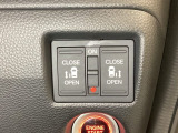 リアドアは乗り降りに便利な両側電動スライドドアです。また運転席に座っていながらスイッチ操作で自在にスライドドアを開け閉めできます。