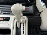 【CVT】低速から中速域ではショックの少ないスムーズな加速を実現。高速域では回転数を抑え、燃費の向上に貢献します。