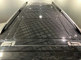 フロントグリル中央に大きく輝くスリーポインテッドスター。メルセデスベンツならではのステータスを強く感じる事ができます