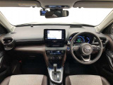 シンプルながら機能性あふれる運転席廻りです。視界性もよく、運転しやすいですよ。
