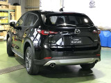 法定整備費用は本体価格に含まれております。洗練されたサービススタッフが法定整備を実施し、必要に応じて交換・修理作業を施したうえで、安心してお乗りいただける状態にしてお引渡し致します。