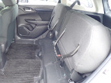 ◆チップアップ&ダイブダウン機構付【ULTR SEAT】は後席座面を左右分割で跳ね上げることができます。トランクで積載できない背の高い荷物をラクラク収納できます。ホンダ車ならではの人気装備です。