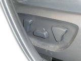 パワーシート搭載。微妙な調整が手軽にでき、最適なポジションで運転することが可能です。