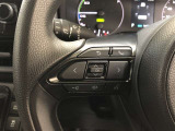 【ステアリングスイッチ】マルチインフォメーションディスプレイ内の表示切替や運転支援機能、オーディオなどの操作をステアリングから手を離さずに行うことができます。