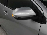 サイドターンランプ付きドアミラー。車両のドレスアップと右左折時の被視認性を兼ね備えたお洒落なミラーです。