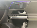 メモリー付き電動シートも装備されておりますのでシート位置を3パターン記憶できます。