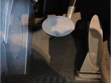 【アルミフットペダル】アクセルとブレーキペダル・フットレストをアルミにすることで車内のスポーティさと高級感を演出いたします☆