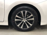 16インチ純正アルミホイール(205/60R16)装着です。