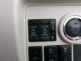 両側電動スライドドアを装備しています。狭い駐車場でも安全に開閉でき、さらに間口が広く乗り降りもし易いですよ。