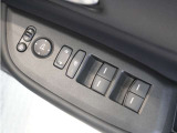 ◆パワーウィンドウスイッチ◆運転席から全席の窓の開閉操作を行うことが出来いつでも換気ができます!