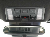 DCM(専用通信機)を使用し、クルマとトヨタスマートセンターが通信で繋がることで、毎日のカーライフをサポートします。なお無償でのご利用期間は限定されています。詳細は販売店スタッフまでおたずねください。