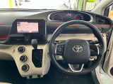 インテリアに合わせたデザインのステアリングは、運転される方のことも考え、運転しやすい形状、大きさです。是非一度、実際に触ってお確かめください。
