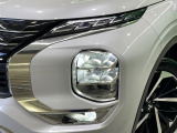 【シーケンシャルターンランプ付きLEDヘッドライト】人気の『流れるウィンカー』付きのLEDヘッドライトを装備♪高級感はもちろん、点灯時は存在感たっぷりで他車からも認識されやすく安心です。