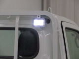暗い所での作業もお任せください。荷台に作業灯が付いています。