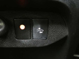 【プリクラッシュセーフティ】前方の車両や歩行者などを検知して、ブザーや表示で警告してくれたり、ブレーキアシストをてくれます。