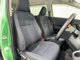高いホールド性で運転姿勢が安定します。長距離ドライブでも疲れにくいのが魅力です。快適なドライビングライフをお送りください♪