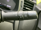 視認性の高い操作レバーで、安全な運転をサポート。スムーズな車線変更を可能にします。