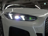アダプティブLEDヘッドライト車が曲がる方向を照射、また車速に応じて照射範囲や到達距離を自動制御するバリアブルコントロールライト付き LEDは太陽光に近く優れた視認性を発揮、消費電力も低減のため省燃費に貢献