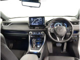 オシャレなインテリアで運転する気分も盛り上がりますよね^^