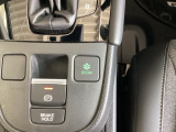 【eコンスイッチ】低燃費運転をサポートするECONモード。スイッチをONすると、エンジンやトランスミッション、A/Cなどを協調制御し、燃費の向上に貢献。エコドライブの効果を高めます。