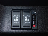 運転席からもスライドドアを楽々操作でスピーディーに!またスマートキーでも開閉できるので便利です。