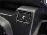 ◆片側電動スライドドア◆狭い駐車場でも乗り降りが楽々♪お子様が隣の車にドアを当ててしまう心配もございません!小さなお子様連れの方もこれで安心。