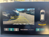 【バックカメラ】運転が苦手な方も車庫入れラクラク。ギアをリバースに入れれば自動的に切り換わりますので、面倒な操作は不要です。狭い駐車場も大切なお車を傷つけず安心です。