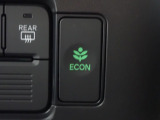 エンジン、エアコンなどを制御し低燃費な『ECONモード』に、また走りを楽しみたいとき、空調など快適性を重視したいときにはスイッチOFFで通常モードに切り替えができます!