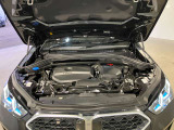 BMW 2.0L 直列4気筒ツインパワーターボ ガソリンエンジン :バルブトロニック(無段階可変バルブリフト)、ダイレクトインジェクションシステム、ダブルVANOS(吸排気無段階可変バルブタイミング)