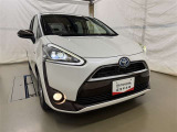 LEDヘッドライトです。デザイン性がよくとても明るいので、夜間の走行や悪天候でも安心です。しかも長寿命!
