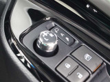 ドアの施錠・解錠に連動してドアミラーが自動で格納・復帰するオート格納機能を搭載しています。