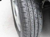 タイヤサイズは「145/80R12」になります。タイヤの溝は約5mm残っています。