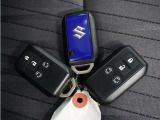 ◆スマートキー◆カギをバッグやポケットに入れたままでもドアロックの開閉ができる『スマートキー』付き!雨天や暗くなってもカギを取り出す必要がなくドアの開錠&エンジンも始動できます
