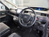 ◆視界広々で非常に運転しやすくロングドライブでも疲れを感じさせないすっきりとまとまったインパネ周りです。