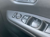 全席パワーウィンドウとなっています。運転席はオートになっているのでワンタッチ開閉することが出来ます。