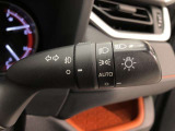 ライトスイッチです。「AUTO」にすると外の明るさに応じてスモールライト・ヘッドライトが自動でON・OFFします。夕暮れ時や屋内駐車場、トンネルなどに便利です。フォグランプもON・OFFできます。