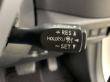レーダークルーズコントロール(車速追従機能)付きです。車速に応じて追従支援してくれるので、ロングドライブも快適です。詳細は販売店スタッフまでおたずねください。