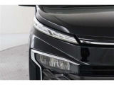 LEDランプ車 白く照らされるのが特徴です。明るいだけでなく、周囲からの認知されやすく歩行者や死角にいる方へアピール効果、安全性が飛躍的に向上します!