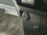 【アクセサリーソケット】車内で利用する電気製品の電源として広く利用できます
