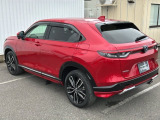 タフさと軽快さを兼ね備えたリアビュー。LEDロングハイマウントストップランプタイプのテールゲートスポイラーが装着されています