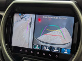 左側面の死角を映し出すサイドカメラ表示。縦列駐車や路肩寄せる際、見えにくいタイヤ付近の障害物確認を強力にサポートします。