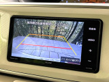 【バックカメラ】駐車時に後方がリアルタイム映像で確認できます。大型商業施設や立体駐車場での駐車時や、夜間のバック時に大活躍!運転スキルに関わらず、今や必須となった装備のひとつです!